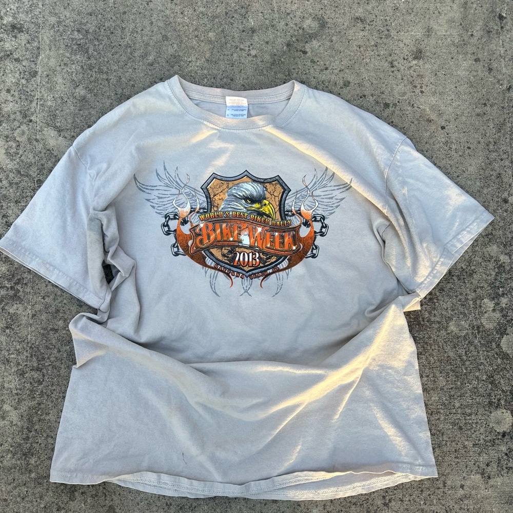 Graphic T-Shirt with Eagle and Shield Design
